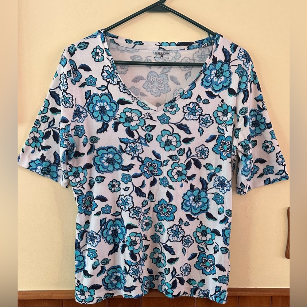 JONES NEW YORK size LARGE, white with blue floral print, short sleeved top.